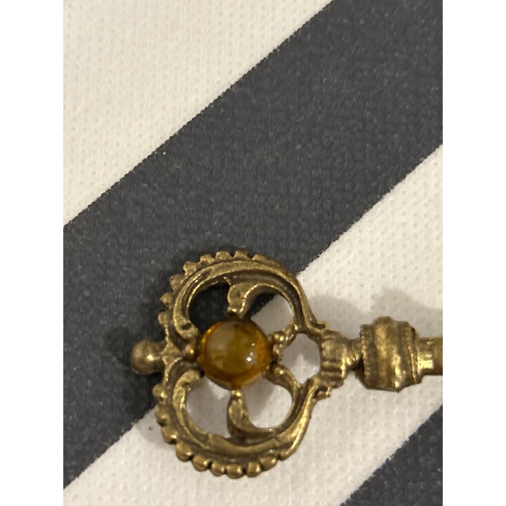 Skeleton Key Brooch - Picture 4 of 5